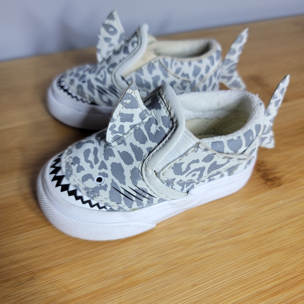 Vans Toddler 3.0 Slip-On V Shark Gray Leopard Print Sneakers 3D Fins 721356 - Picture 3 of 8